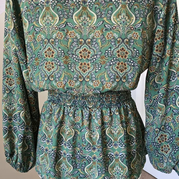 Max Studio | Medium | Green Paisley Clinched Tie Waisted Top - Picture 6 of 13